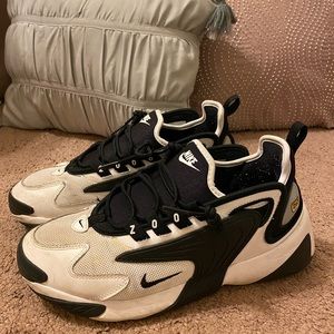 Nike zoom 2000 shoes